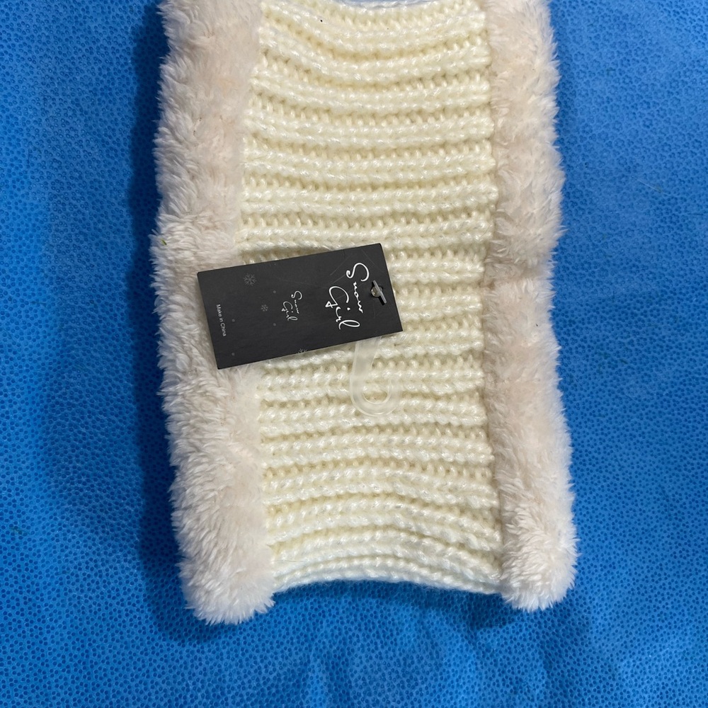 Snow Girl Womens Winter Fuzzy Knit Winter Reversible Cream Taupe Color Collar